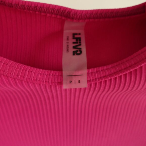 New With Tags Simons Ribbed Cropped Gym Top - Size P/S - Picture 8 of 12